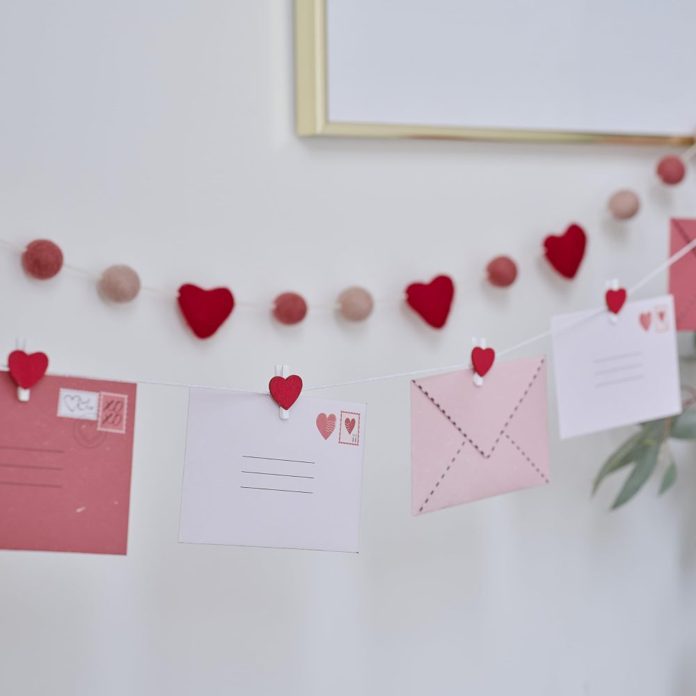 Ginger Ray Valentine's Day Love Note Bunting Garland Decoration with 12x Notecards, Envelopes & Heart-shaped Pegs 1.5m - Image 5