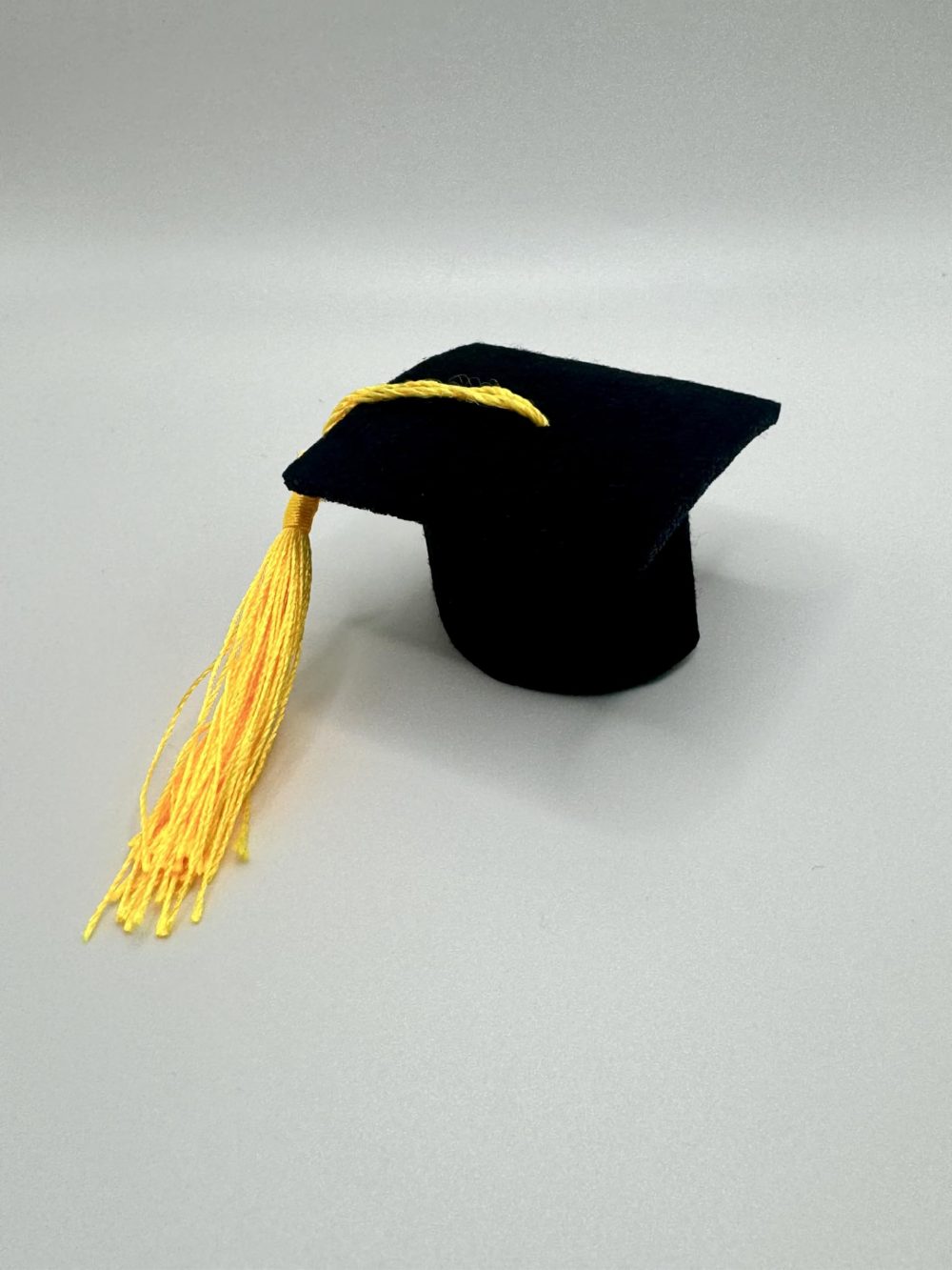 Mini Graduation Caps Bottle Toppers, Table Decorations for Graduation Parties (Yellow/gold tassel) - Image 4