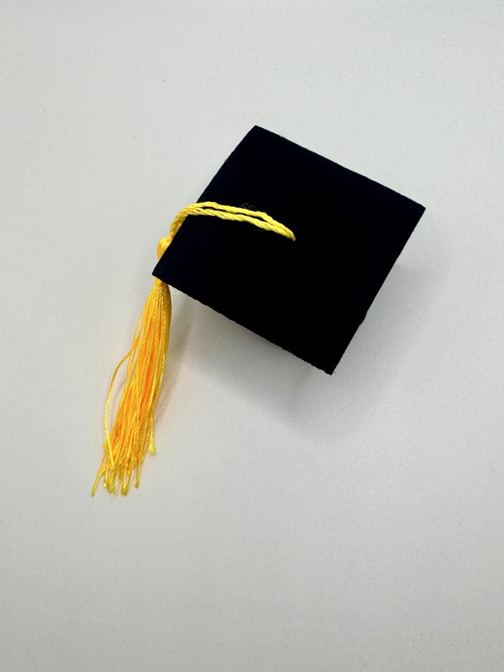 Mini Graduation Caps Bottle Toppers, Table Decorations for Graduation Parties (Yellow/gold tassel) - Image 3