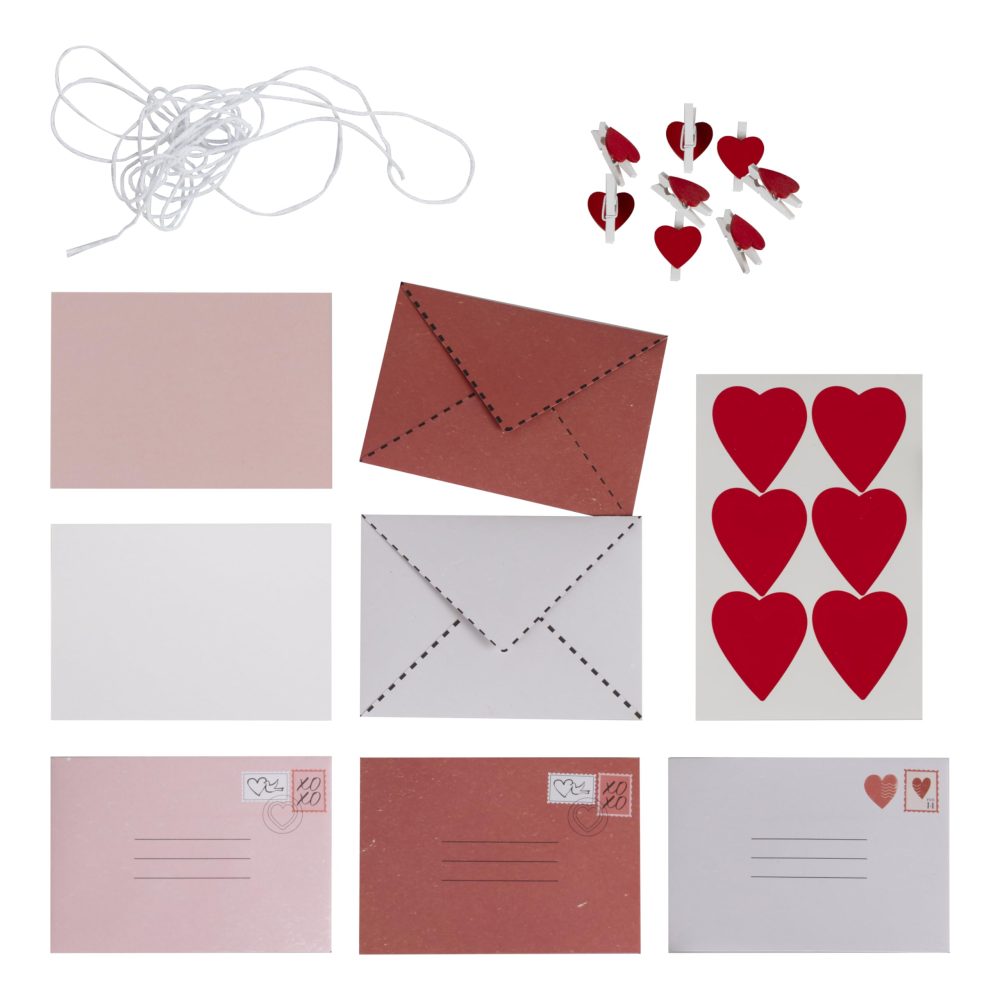 Ginger Ray Valentine's Day Love Note Bunting Garland Decoration with 12x Notecards, Envelopes & Heart-shaped Pegs 1.5m - Image 4